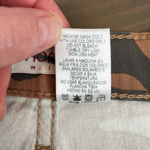 Vibrant M.I.U. Very Short High Rise Green Black Camo Shorts NWT Juniors Large - Picture 8 of 8